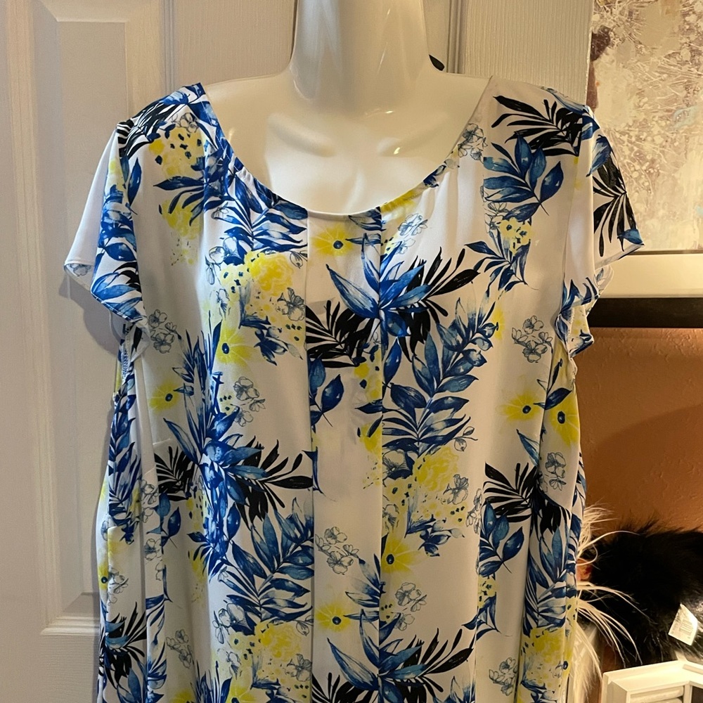 Tahari blue floral top plus size 2x